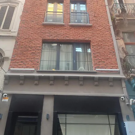 Taksim Pera Centre House