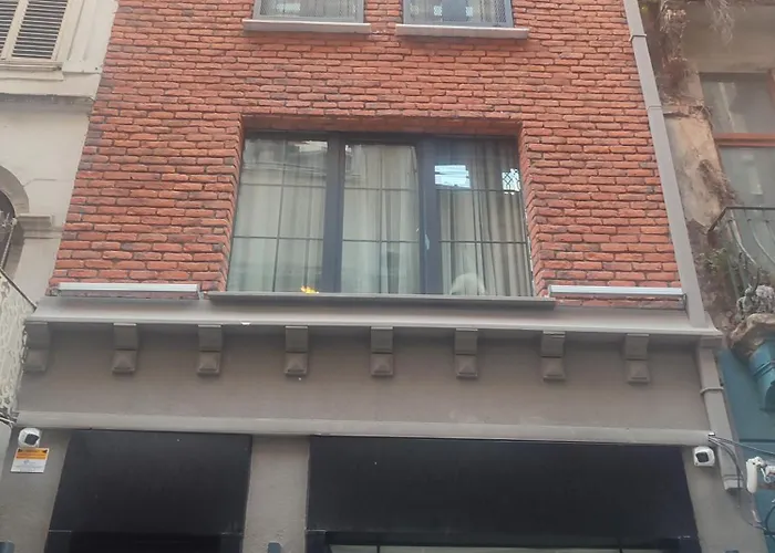 Taksim Pera Centre House